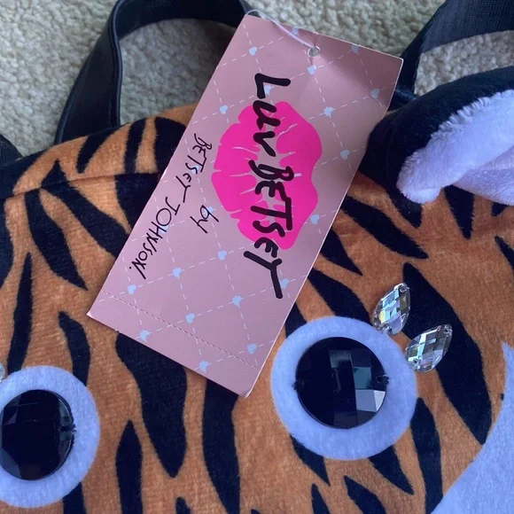 NWT Betsey Johnson Soft and Fuzzy Tiger Backpack with Tail - Picture 3 of 8
